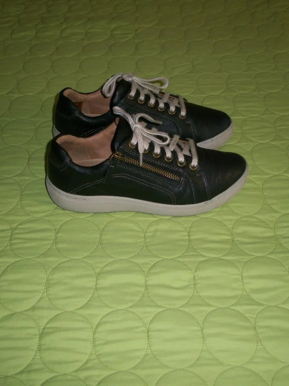 Clarks Women's Dark Blue Leather Sneakers Size 6